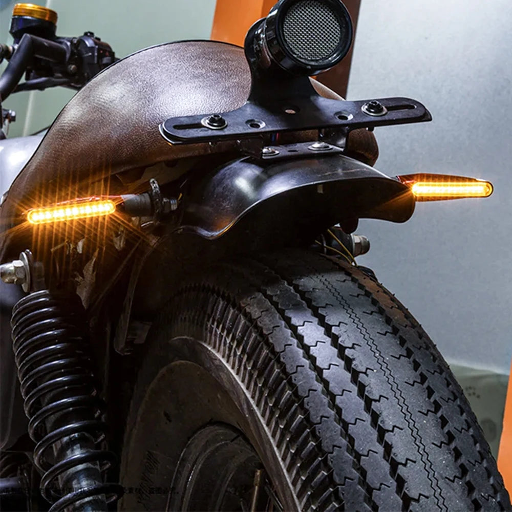 Clignotants LED pour moto avec indicateurs de direction, feu arrière clignotant, feu stop et feu de signalisation. Lampe DRL pour moto.